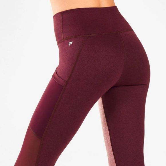 Fabletics High-Waisted Pocket Capri Burgundy/Berry - Picture 4 of 6